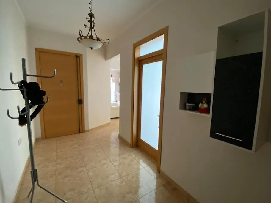 May Flower: Modern Flat Close To Airport/Bus Stops Tarxien Apartment