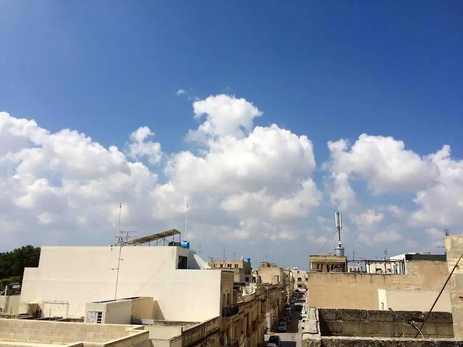 Apartment May Flower: Modern Flat Close To Airport/Bus Stops Tarxien