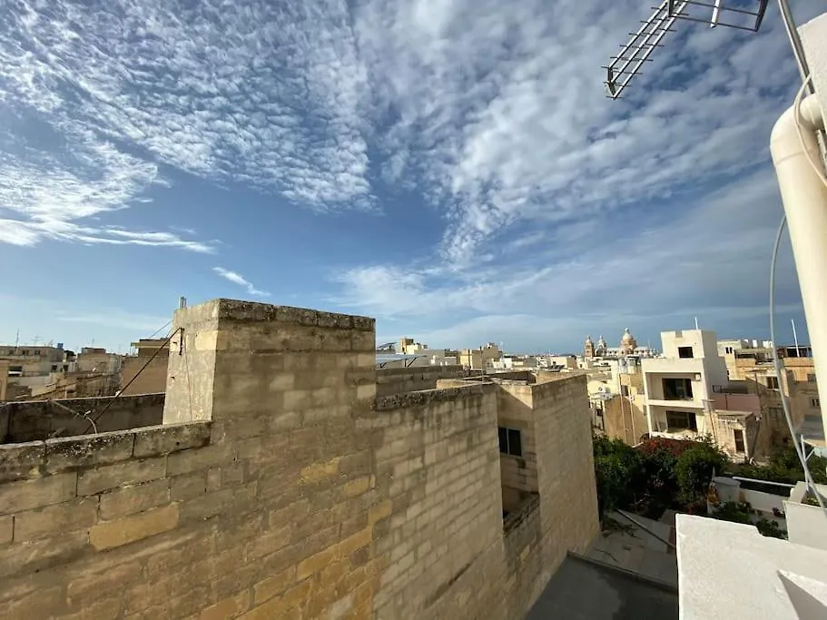 May Flower: Modern Flat Close To Airport/Bus Stops Tarxien Apartment