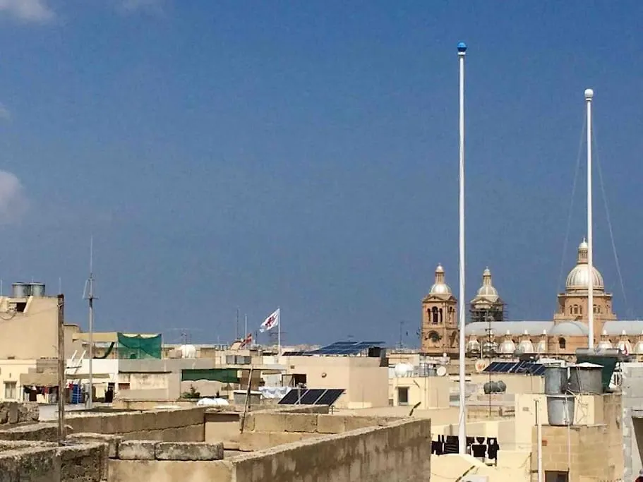 Apartment May Flower: Modern Flat Close To Airport/Bus Stops Tarxien Malta