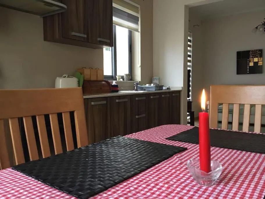 May Flower: Modern Flat Close To Airport/Bus Stops Tarxien Apartment