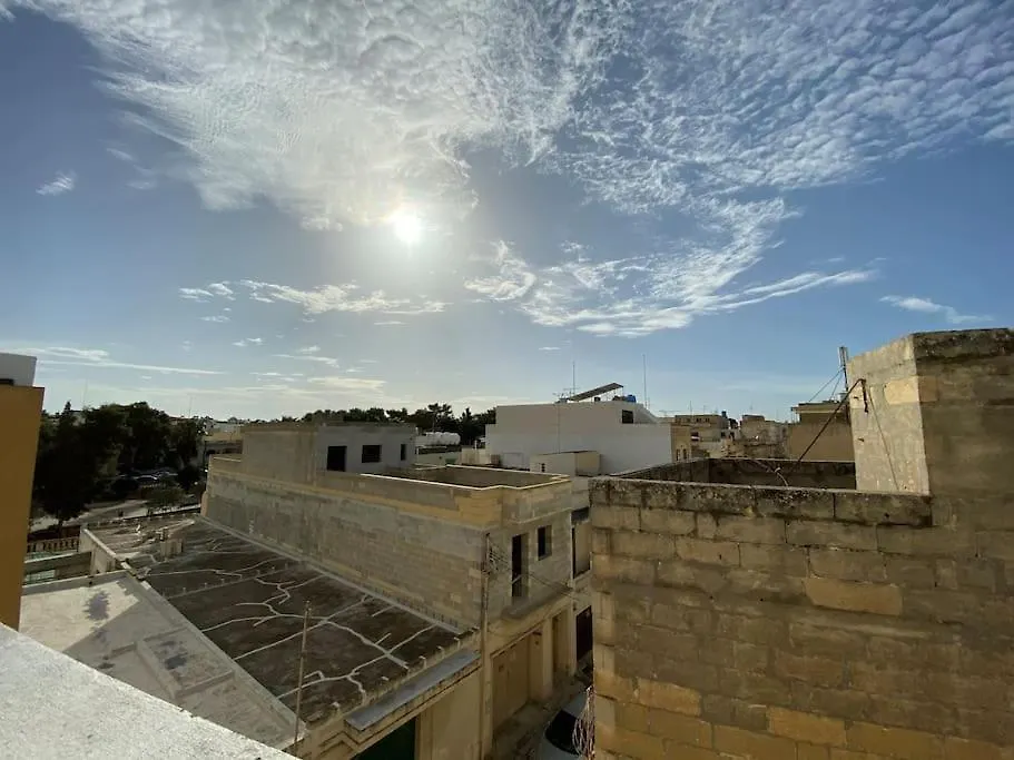 May Flower: Modern Flat Close To Airport/Bus Stops Tarxien Apartment