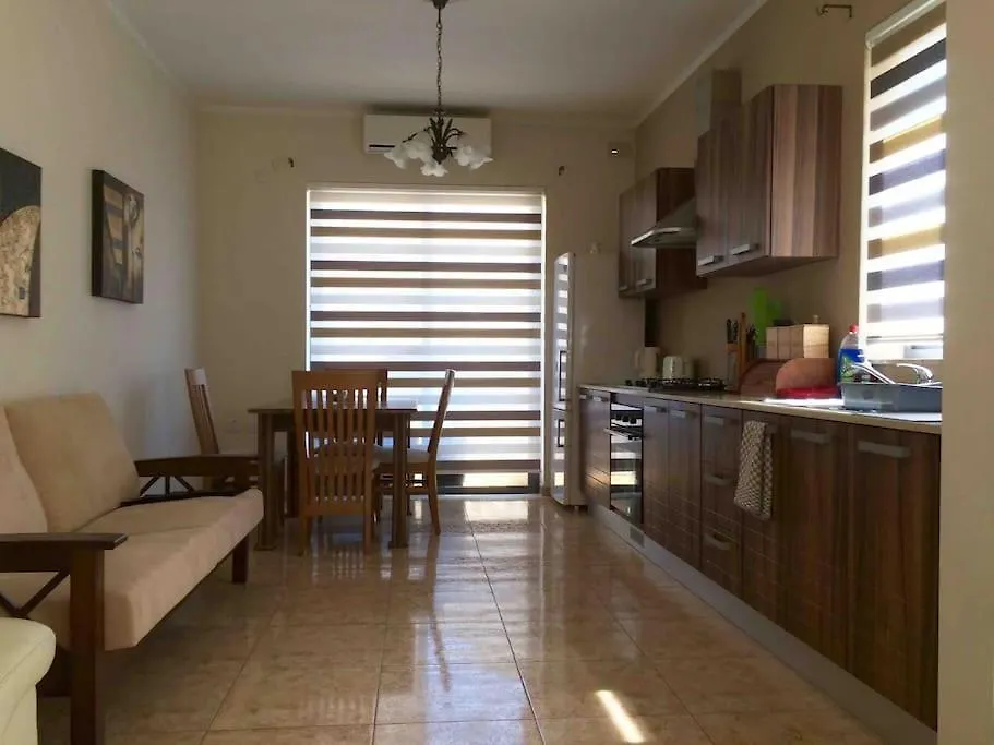 Apartment May Flower: Modern Flat Close To Airport/Bus Stops Tarxien Malta