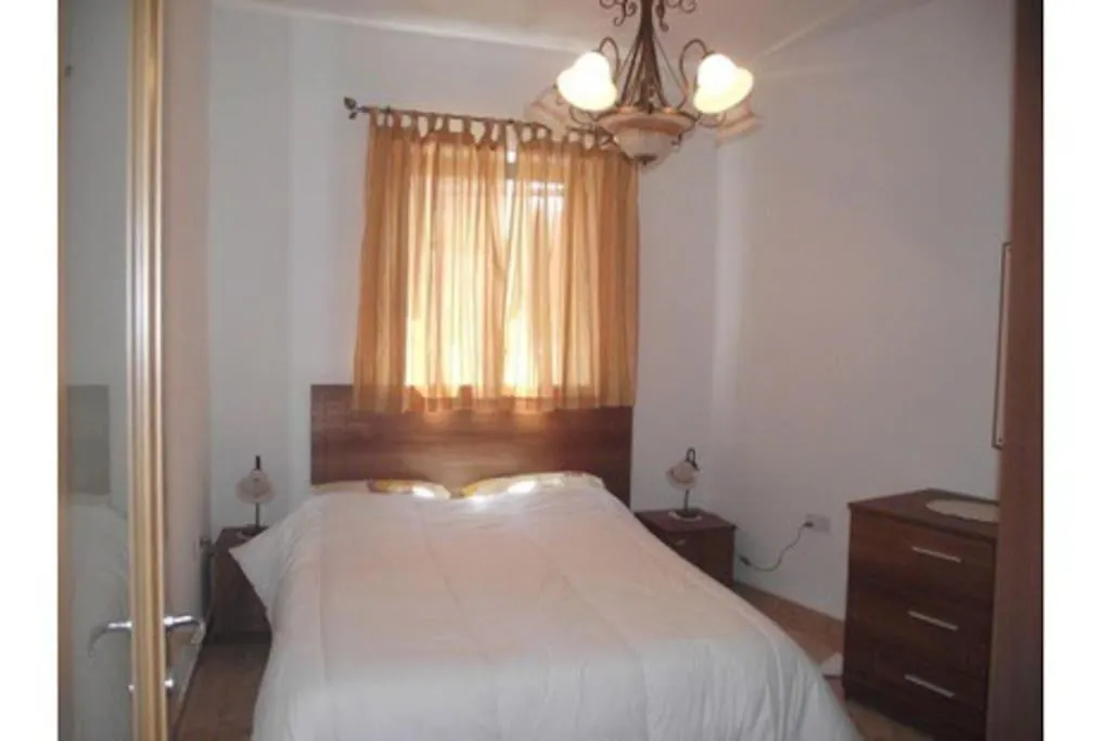 May Flower: Modern Flat Close To Airport/Bus Stops contacts