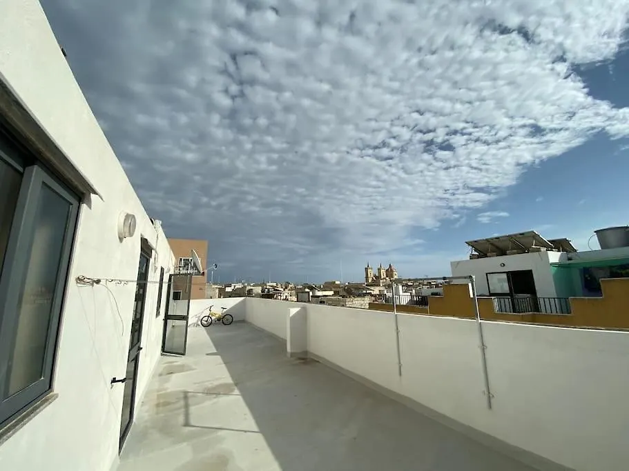 May Flower: Modern Flat Close To Airport/Bus Stops Tarxien