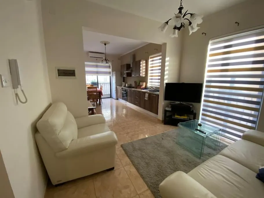 May Flower: Modern Flat Close To Airport/Bus Stops Tarxien Apartment