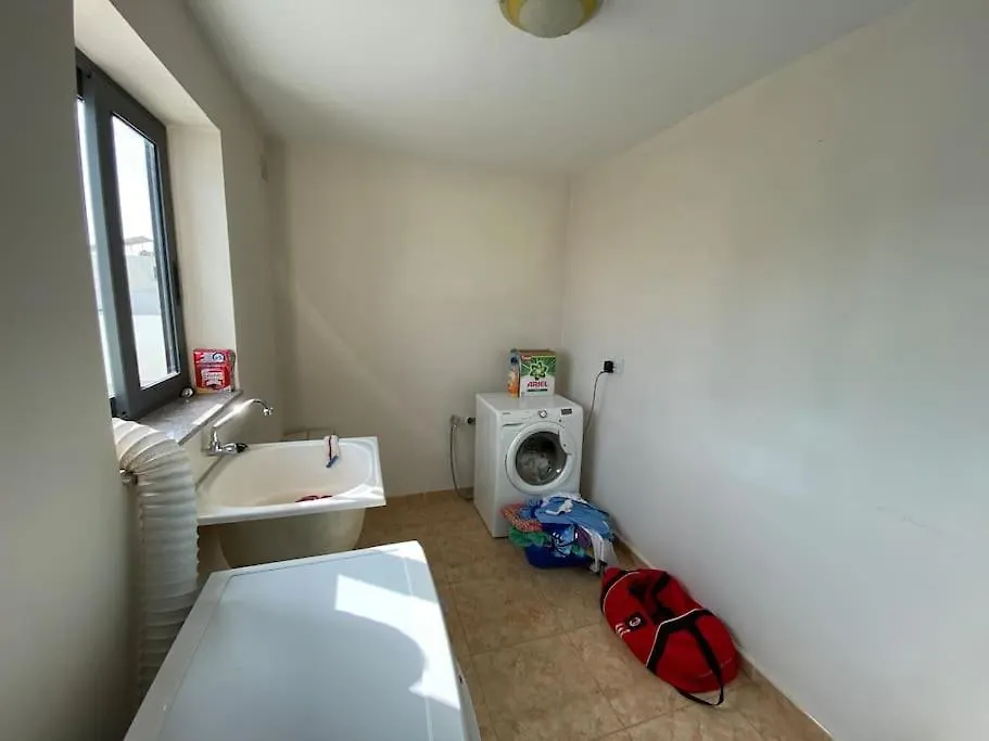 Apartment May Flower: Modern Flat Close To Airport/Bus Stops Tarxien