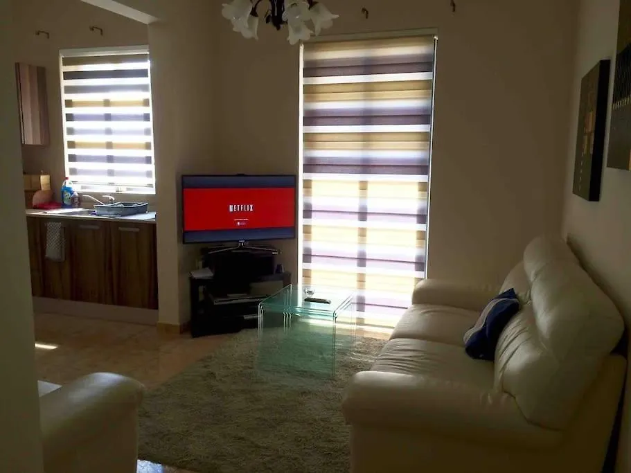 May Flower: Modern Flat Close To Airport/Bus Stops Tarxien
